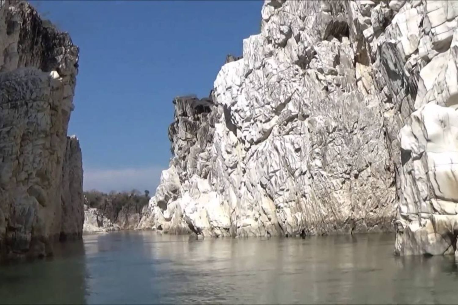 Sail Through The Marble Rocks In Bhedaghat