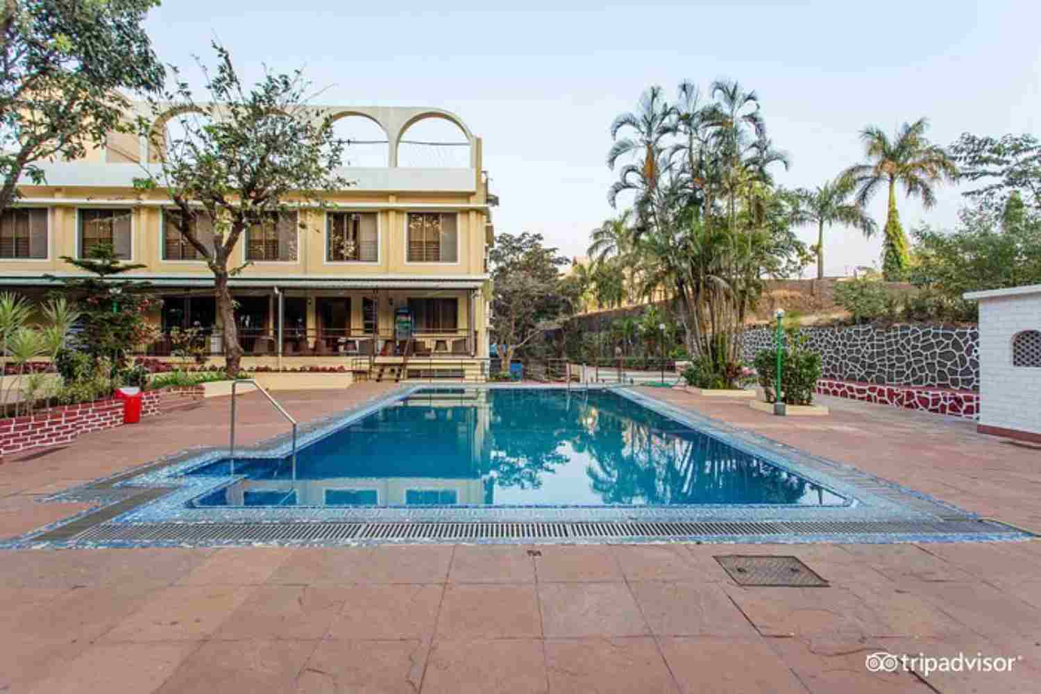 Zaras Resort Near Khandala